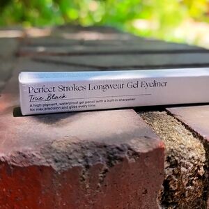 Rare Beauty Perfect Strokes Longwear Gel Eyeliner - True Black